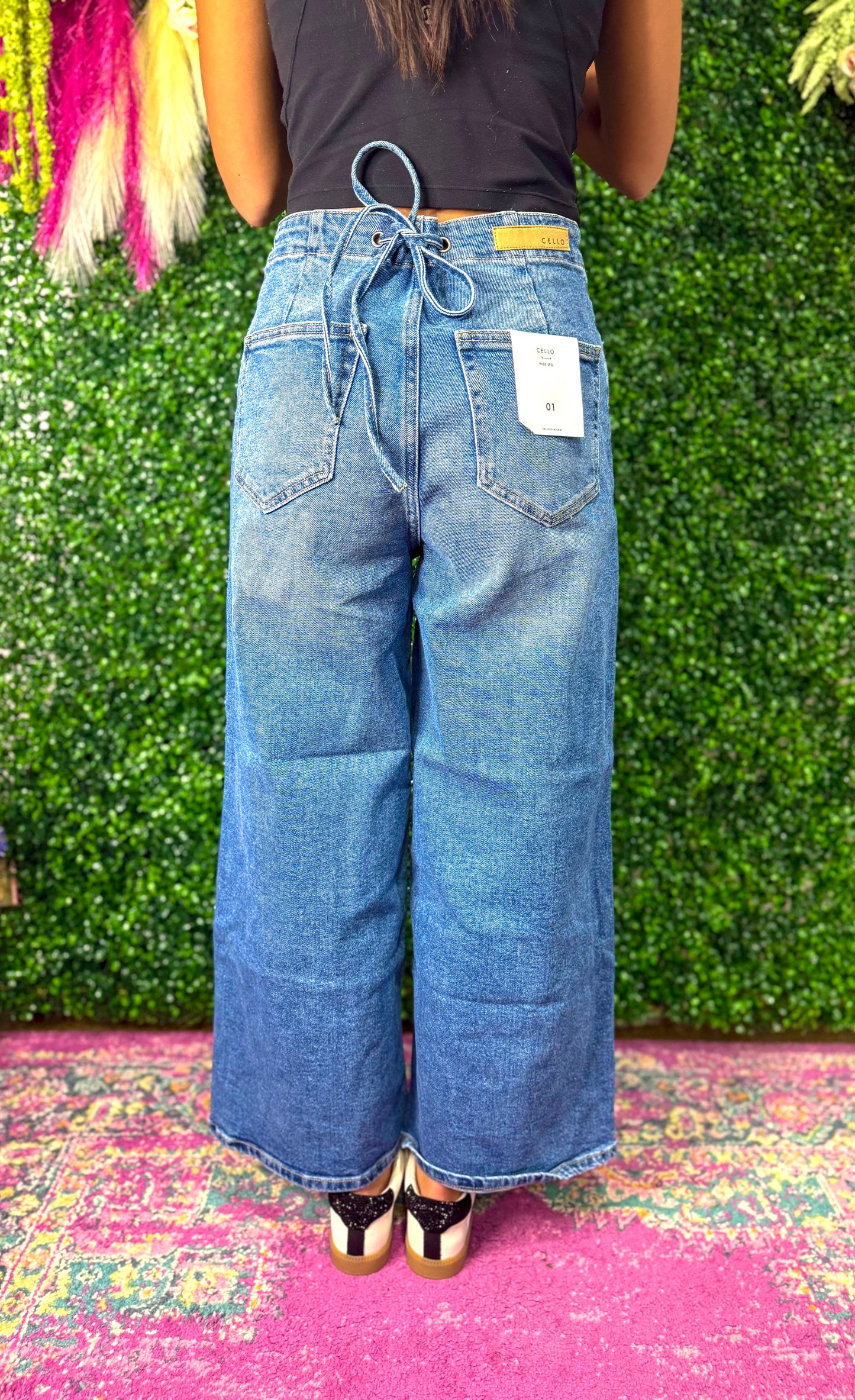 Backyard bow Jeans
