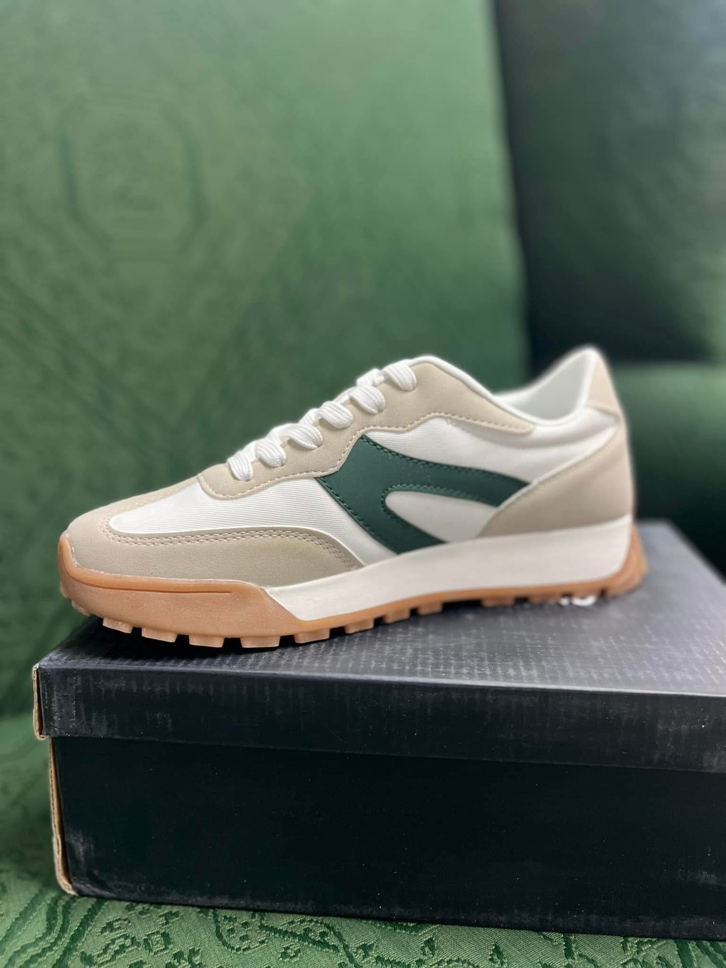 La Sheelah Lace-up Sneaker