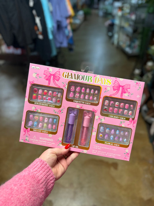 Glamour Days Bowtiful