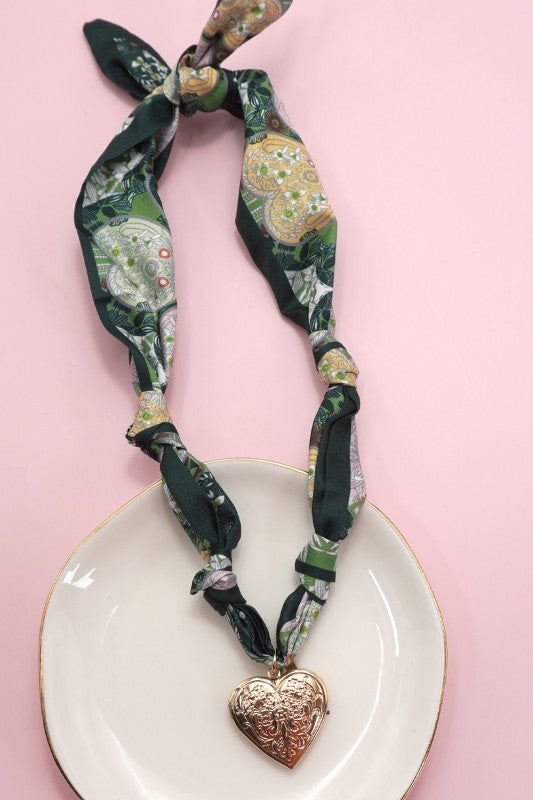 Heart/paisley Green Scarf necklace