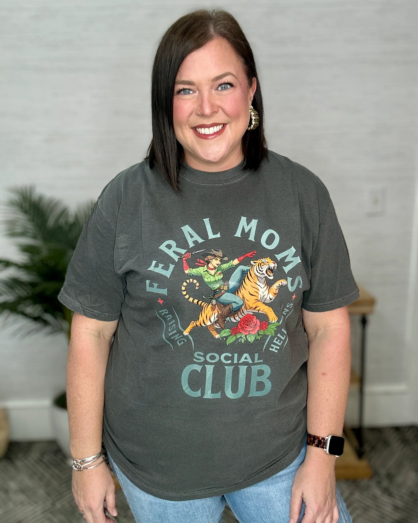 Feral mom social club tee